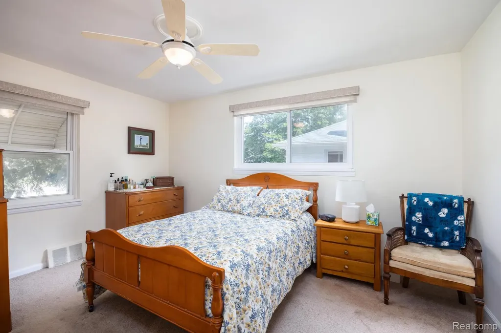 23500 Majestic Street Oak Park City MI 48237
