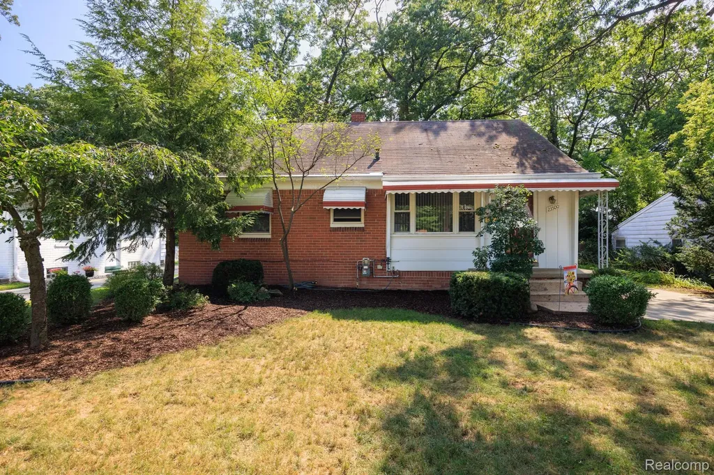 23500 Majestic Street Oak Park City MI 48237
