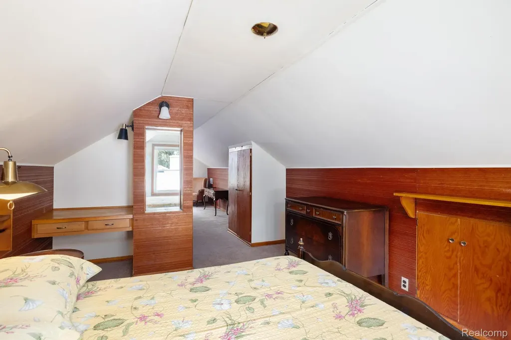 23500 Majestic Street Oak Park City MI 48237