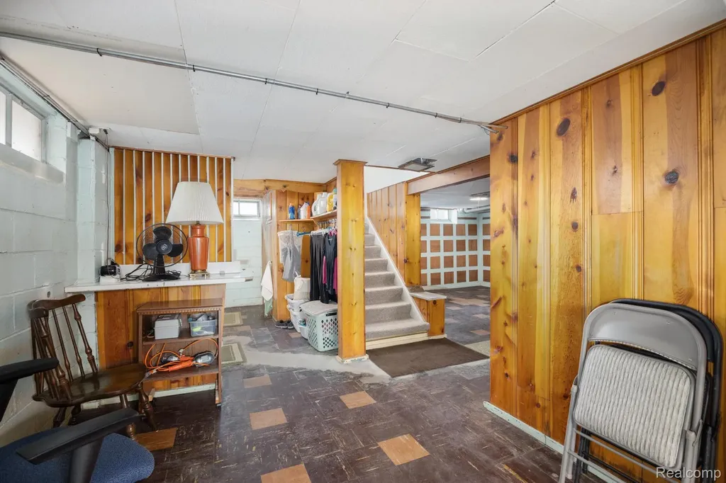 23500 Majestic Street Oak Park City MI 48237