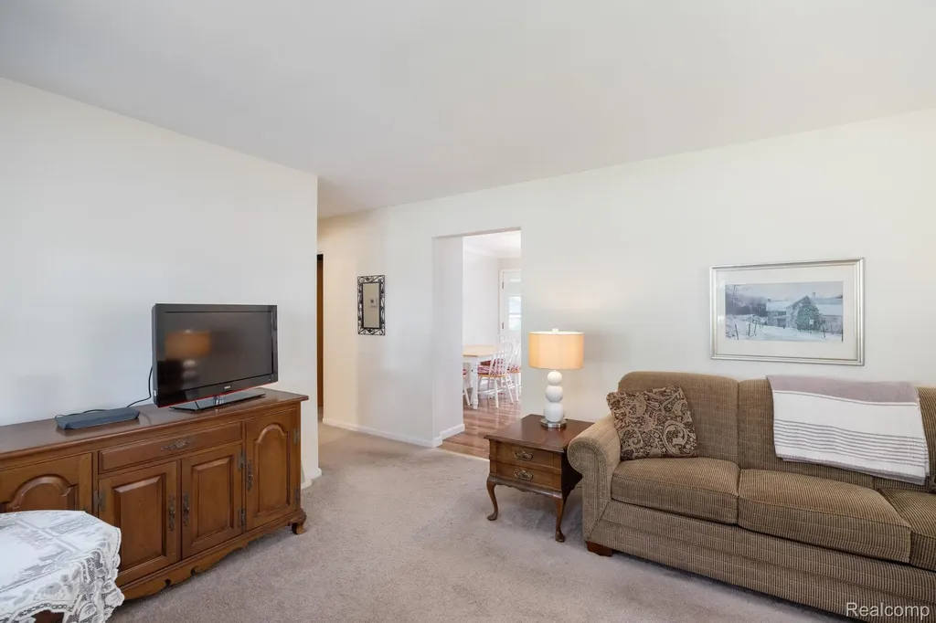 23500 Majestic Street Oak Park City MI 48237