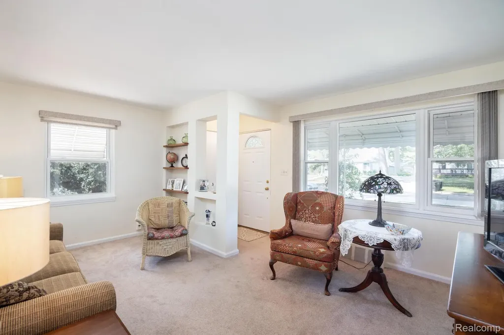 23500 Majestic Street Oak Park City MI 48237