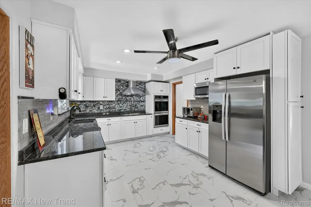 24414 Lois Lane Southfield City MI 48075