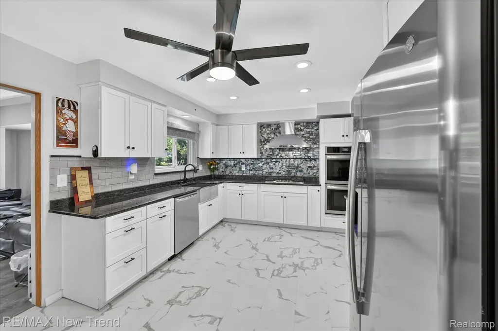 24414 Lois Lane Southfield City MI 48075