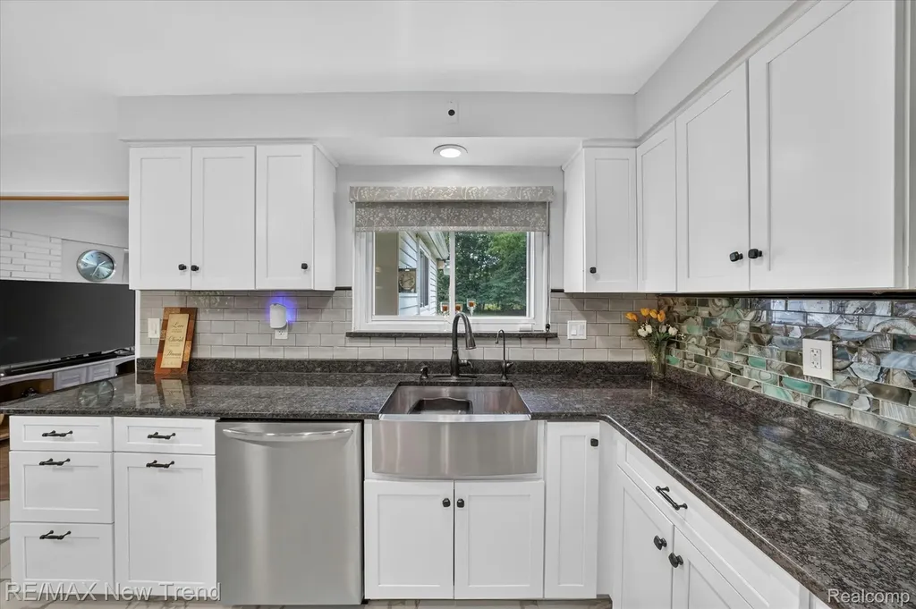 24414 Lois Lane Southfield City MI 48075