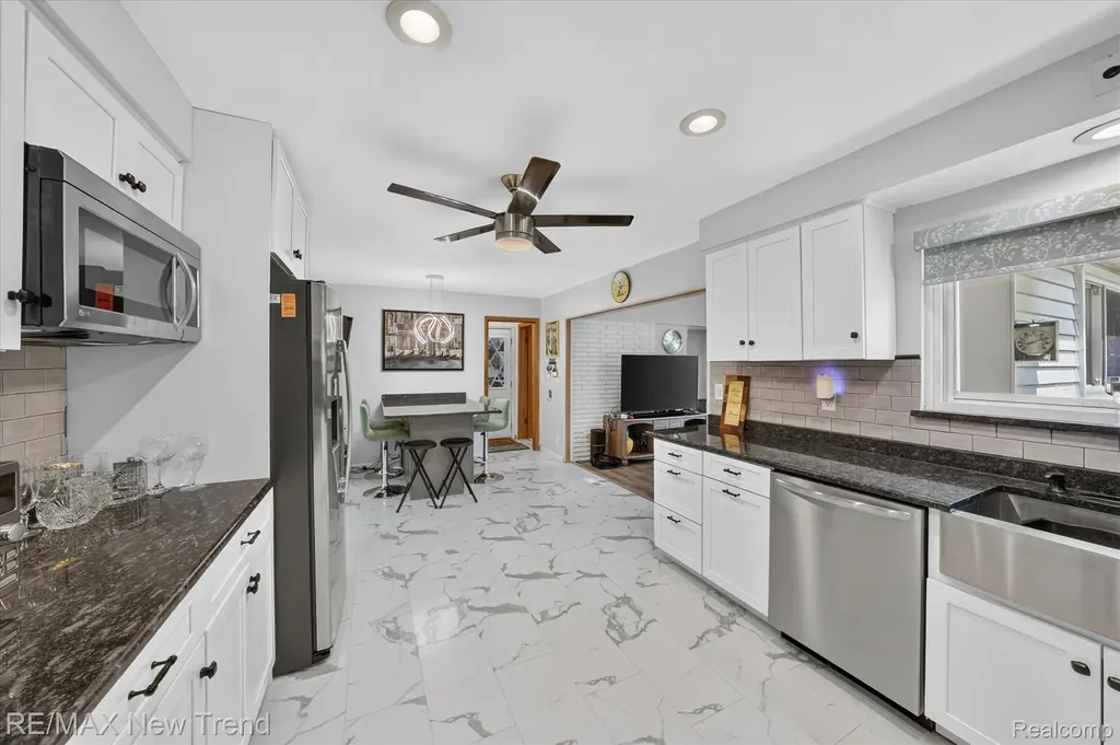 24414 Lois Lane Southfield City MI 48075