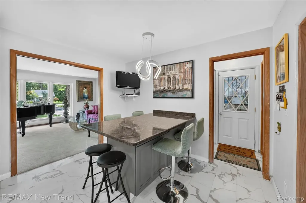 24414 Lois Lane Southfield City MI 48075