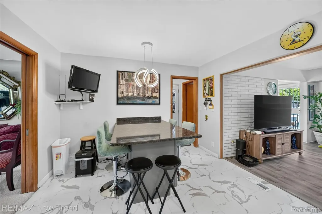 24414 Lois Lane Southfield City MI 48075