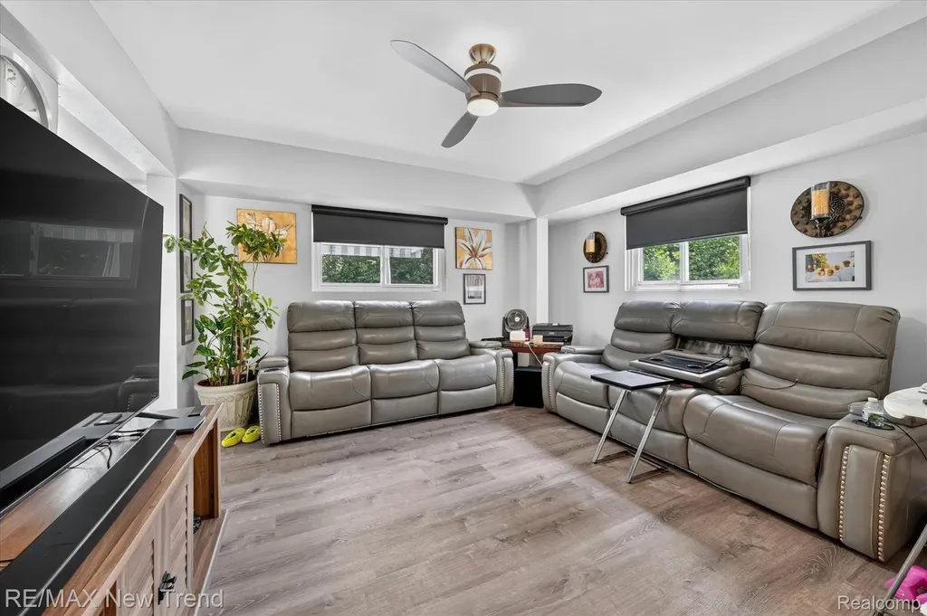 24414 Lois Lane Southfield City MI 48075
