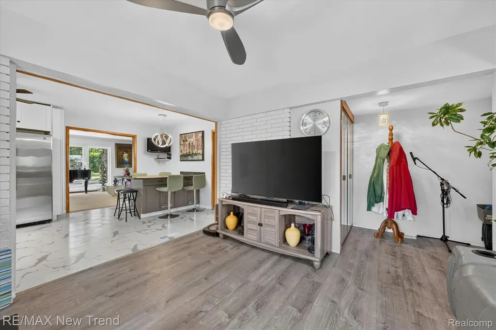 24414 Lois Lane Southfield City MI 48075