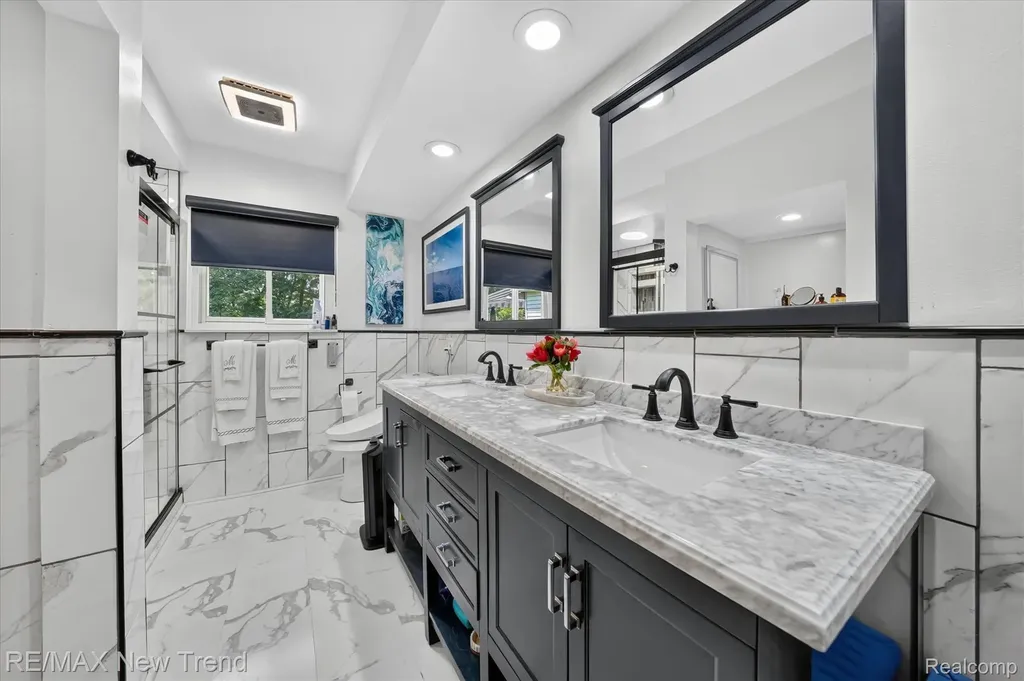 24414 Lois Lane Southfield City MI 48075