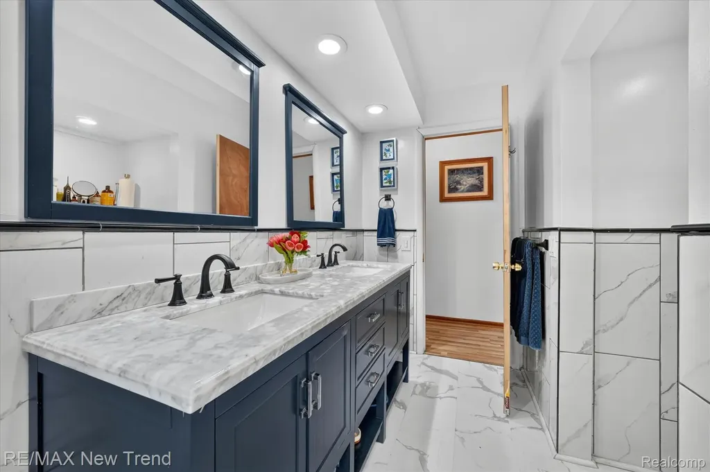 24414 Lois Lane Southfield City MI 48075