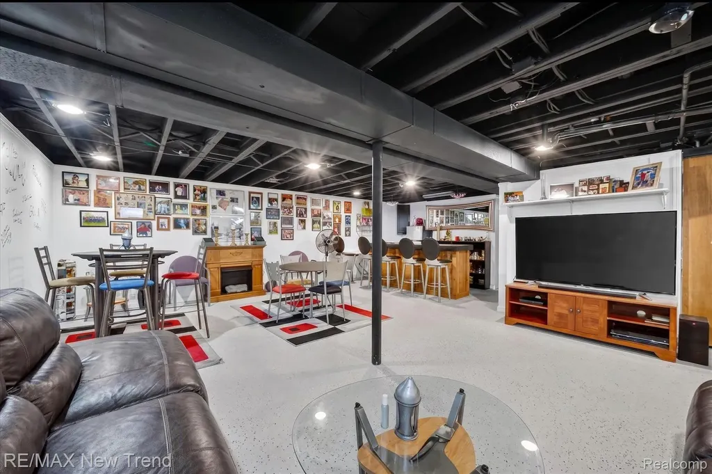 24414 Lois Lane Southfield City MI 48075
