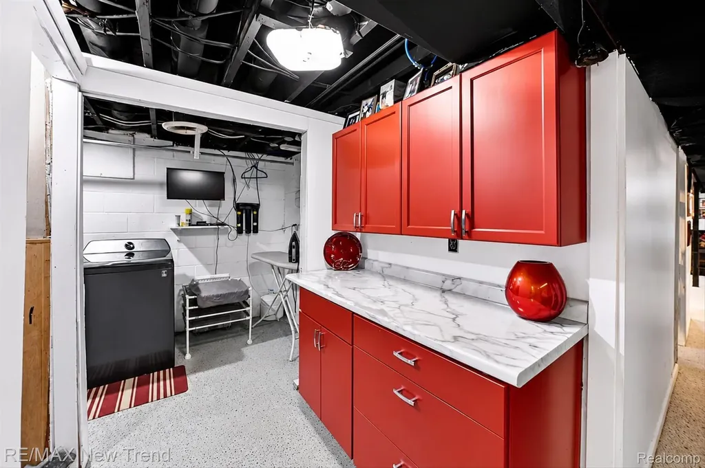24414 Lois Lane Southfield City MI 48075