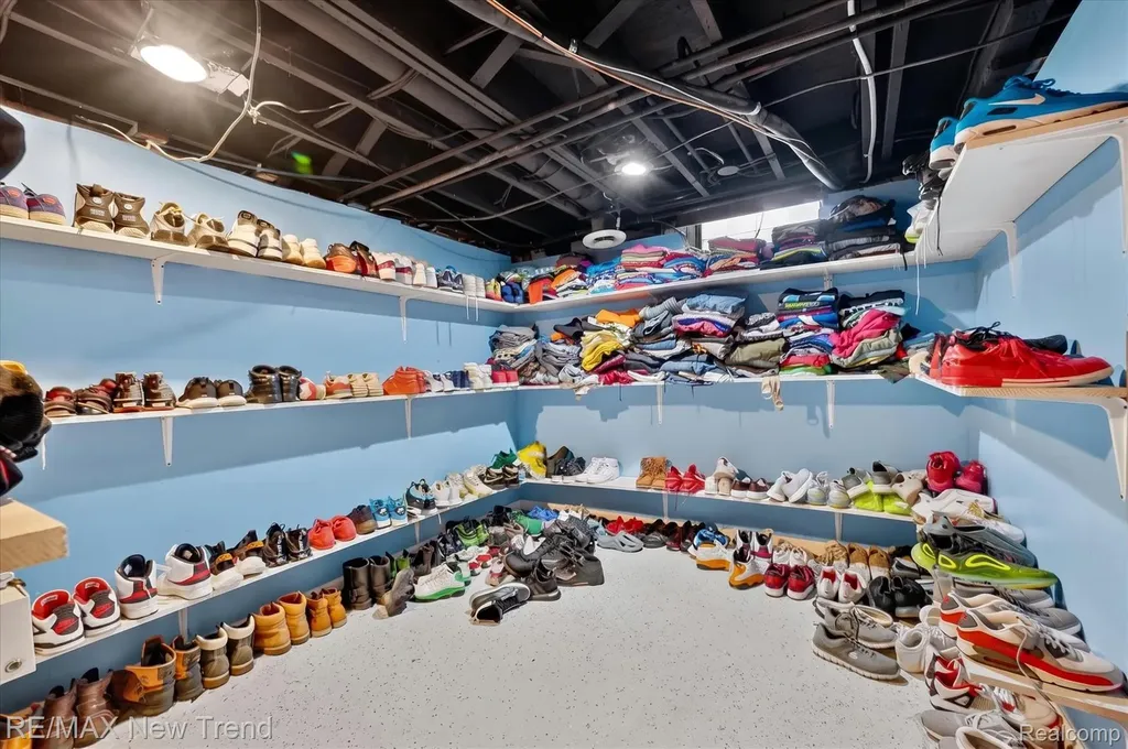 24414 Lois Lane Southfield City MI 48075