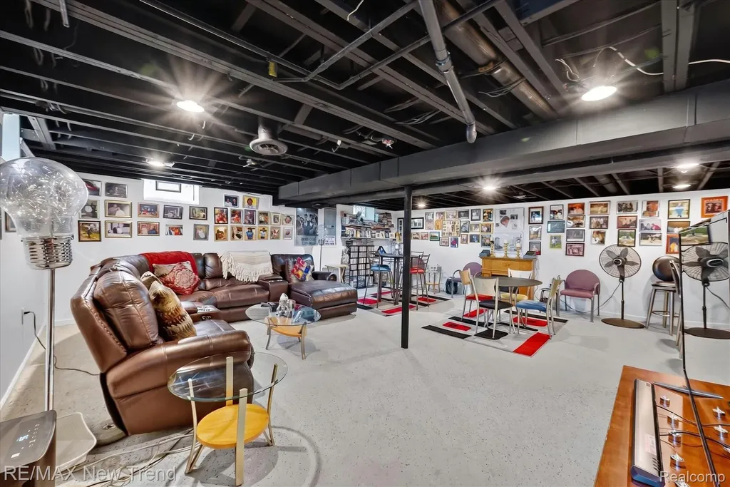 24414 Lois Lane Southfield City MI 48075