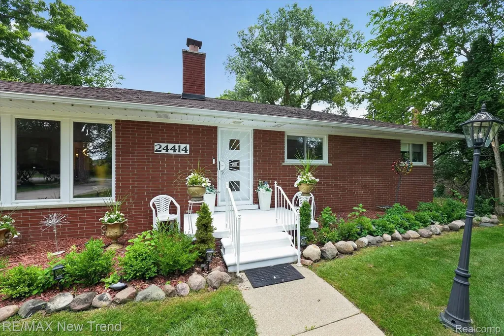 24414 Lois Lane Southfield City MI 48075