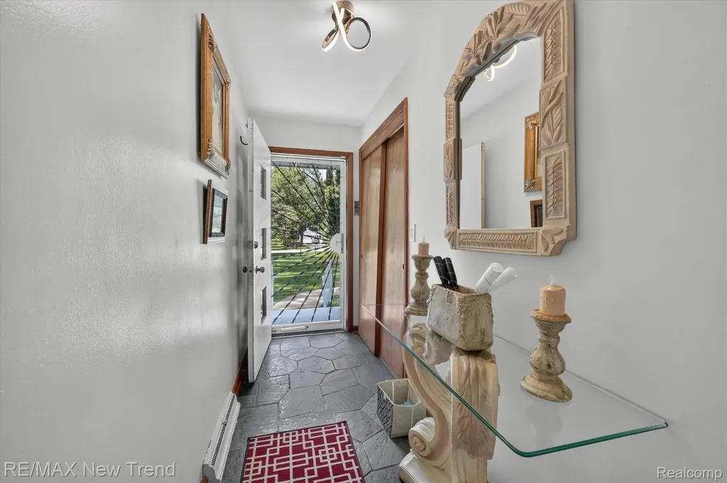 24414 Lois Lane Southfield City MI 48075