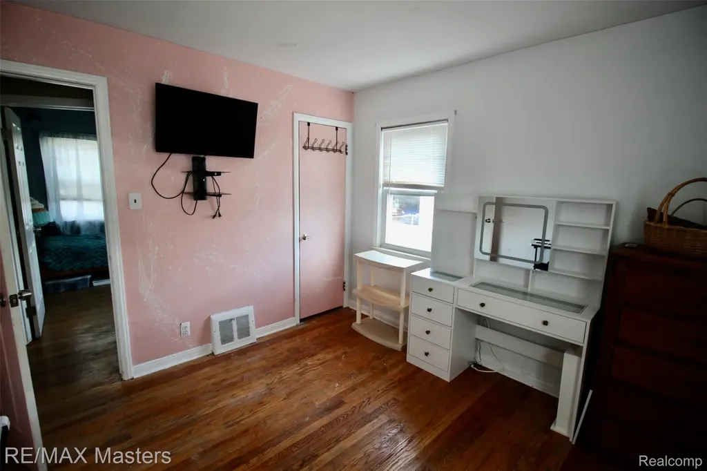 14727 Windermere Street Southgate City MI 48195
