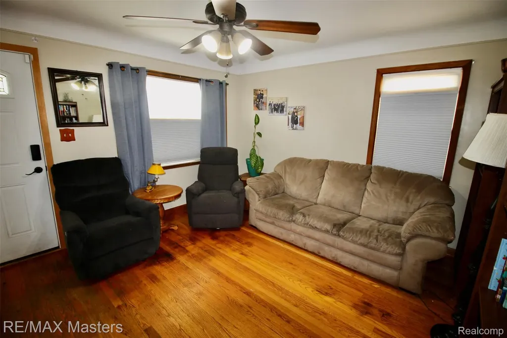 14727 Windermere Street Southgate City MI 48195