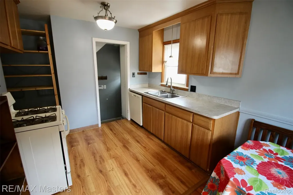 14727 Windermere Street Southgate City MI 48195