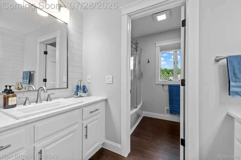 6827 Strawberry Lane Independence Charter Township MI 48348