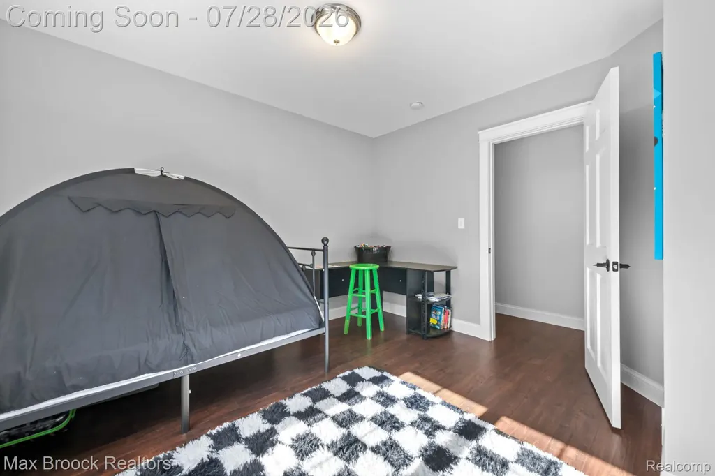 6827 Strawberry Lane Independence Charter Township MI 48348