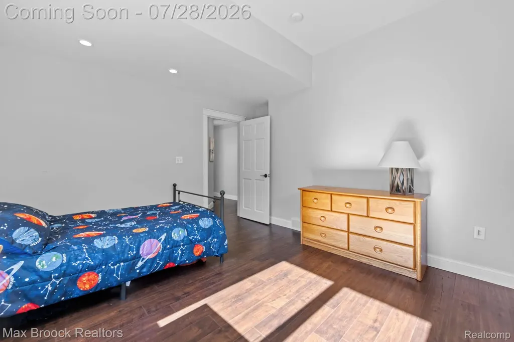 6827 Strawberry Lane Independence Charter Township MI 48348