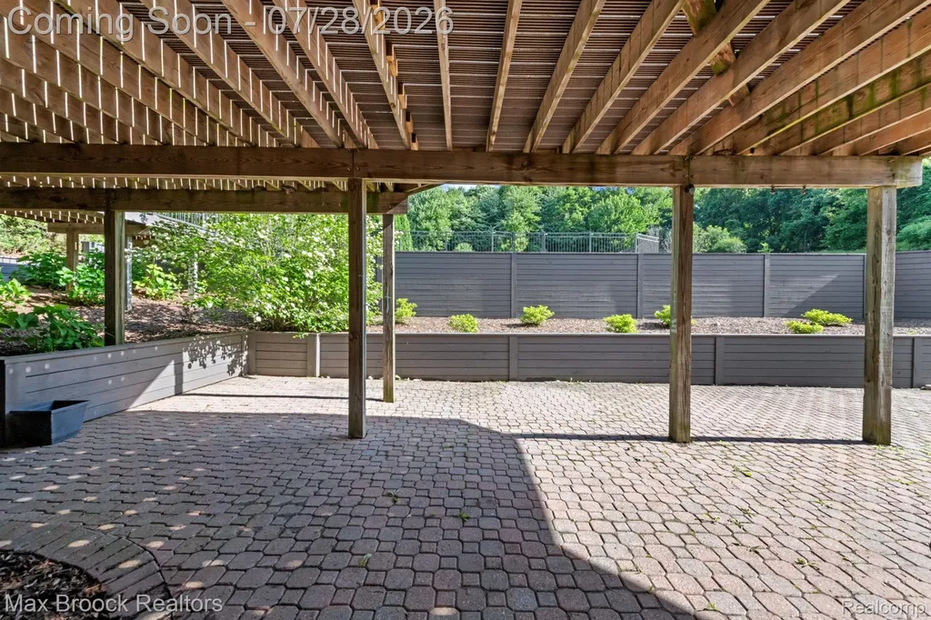 6827 Strawberry Lane Independence Charter Township MI 48348
