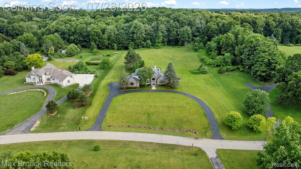 6827 Strawberry Lane Independence Charter Township MI 48348