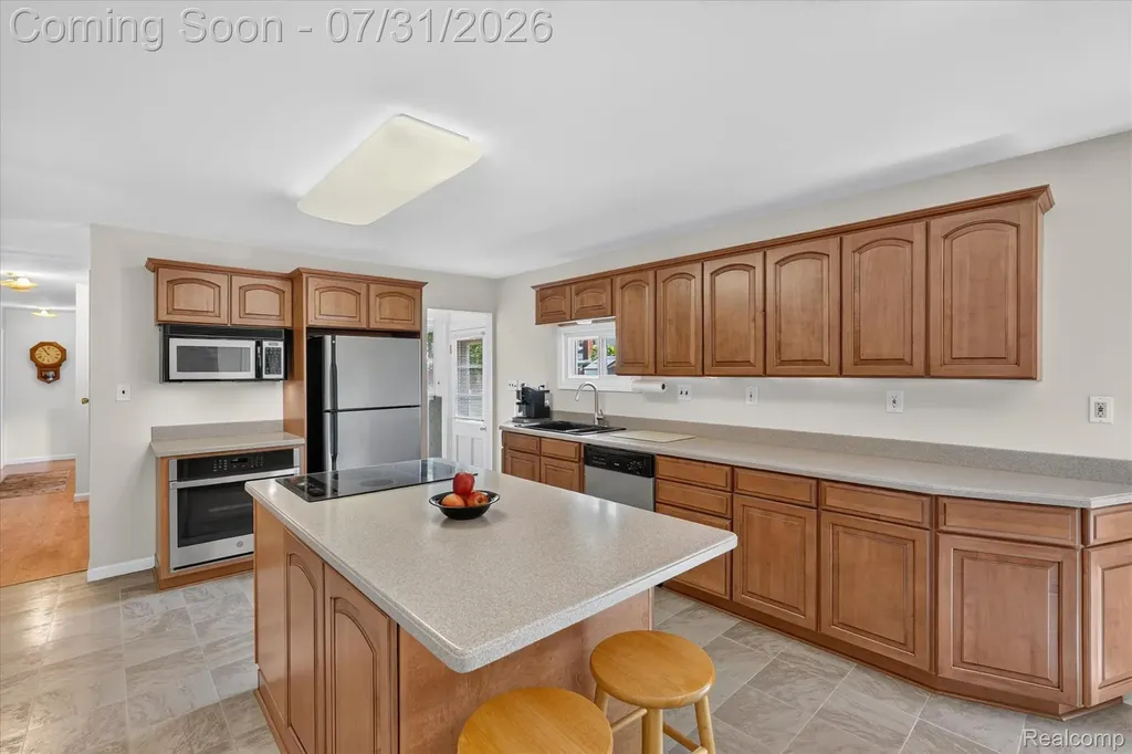 25650 Glamorgan Novi City MI 48374