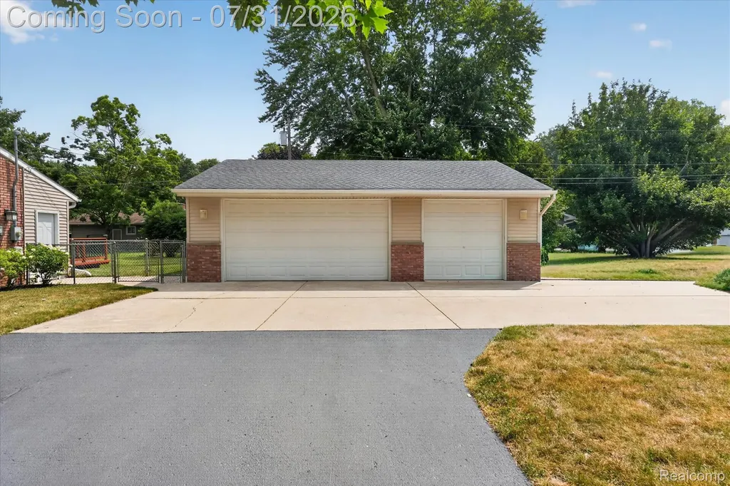 25650 Glamorgan Novi City MI 48374