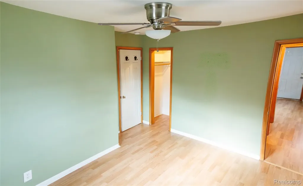 11096 Busch Avenue Warren City MI 48089