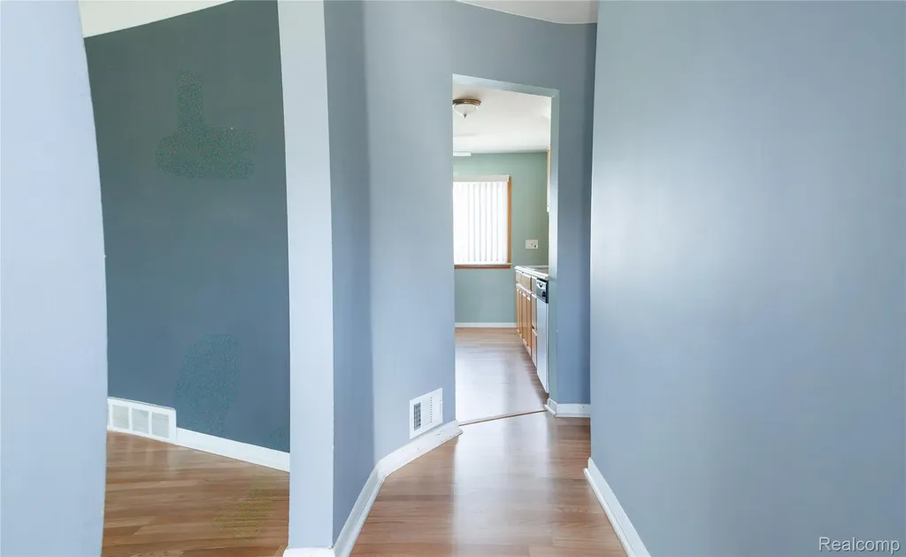 11096 Busch Avenue Warren City MI 48089
