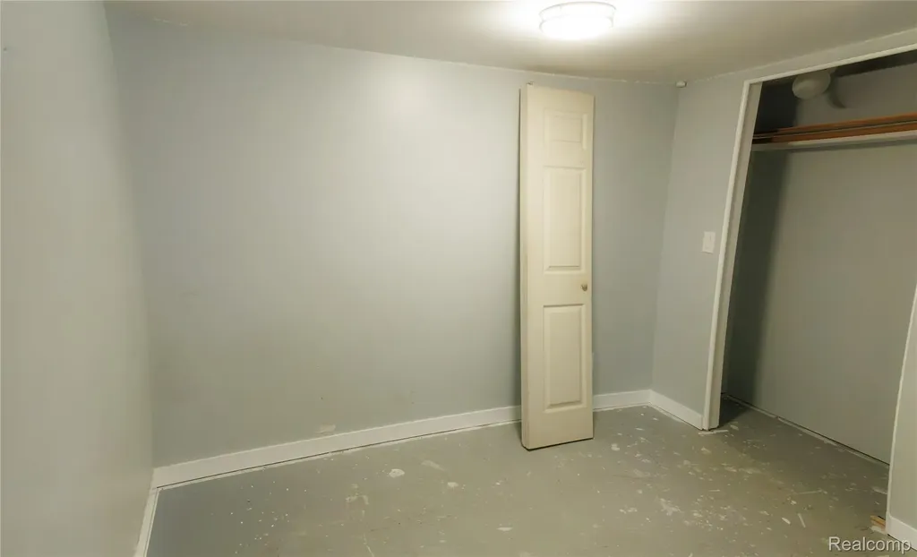 11096 Busch Avenue Warren City MI 48089