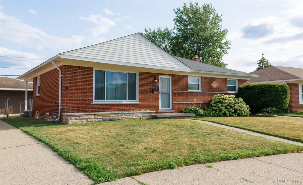 11096 Busch Avenue Warren City MI 48089