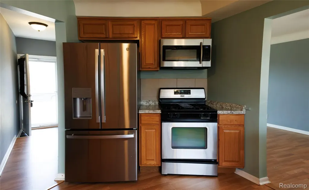 11096 Busch Avenue Warren City MI 48089