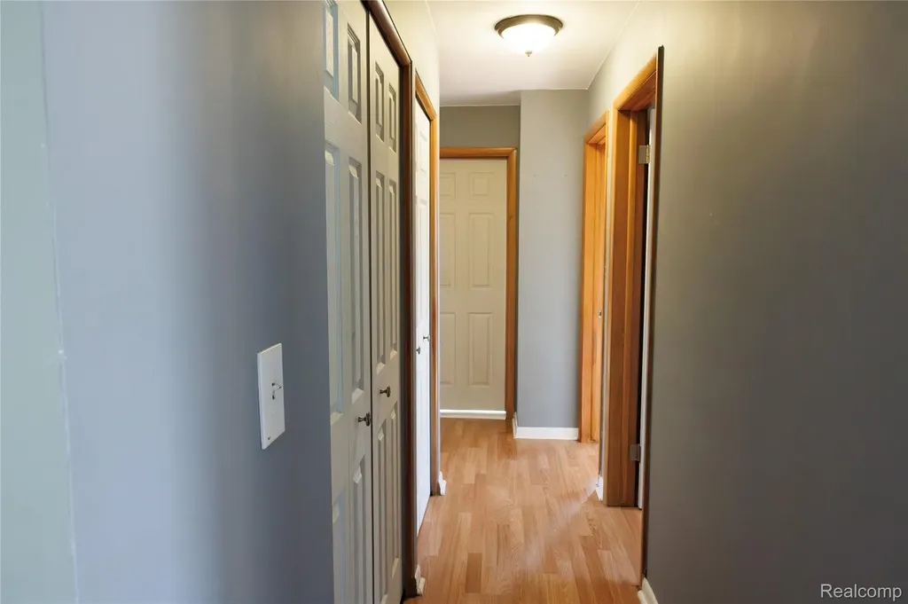 11096 Busch Avenue Warren City MI 48089