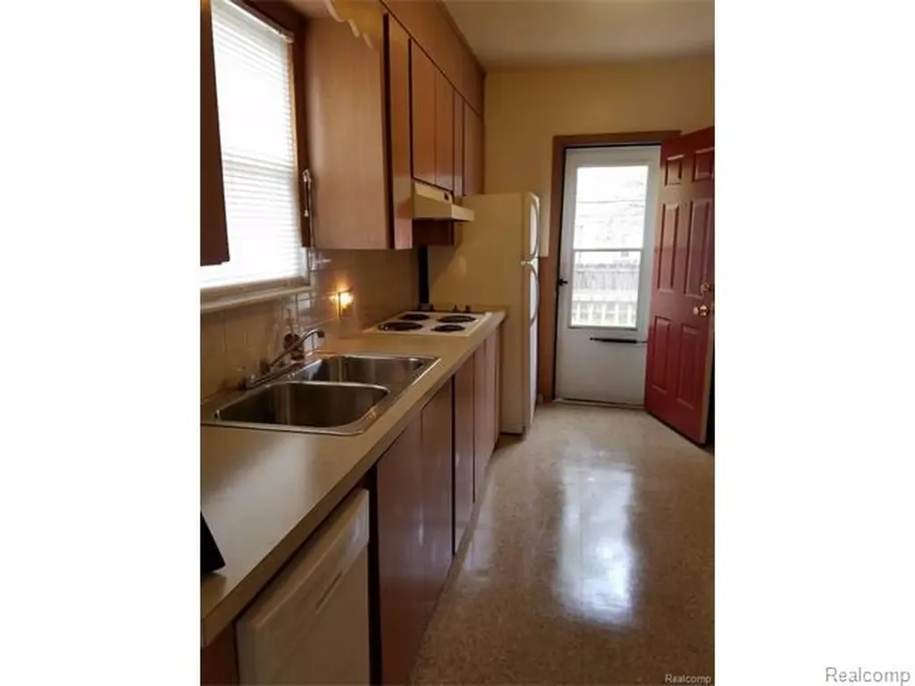 617 E Bennett Avenue Ferndale City MI 48220