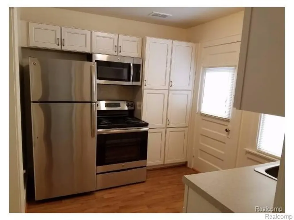 617 E Bennett Avenue Ferndale City MI 48220