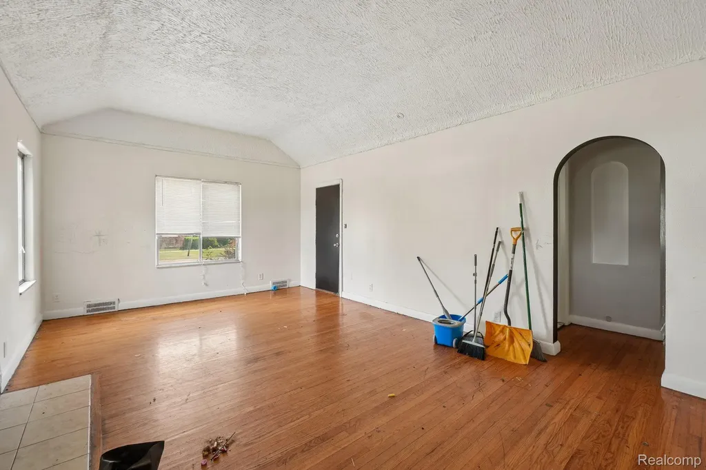 15906 Collingham Drive Detroit City MI 48205