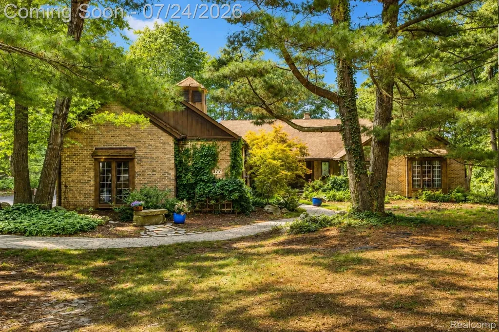 377 Ridgemont Road Addison Township MI 48370