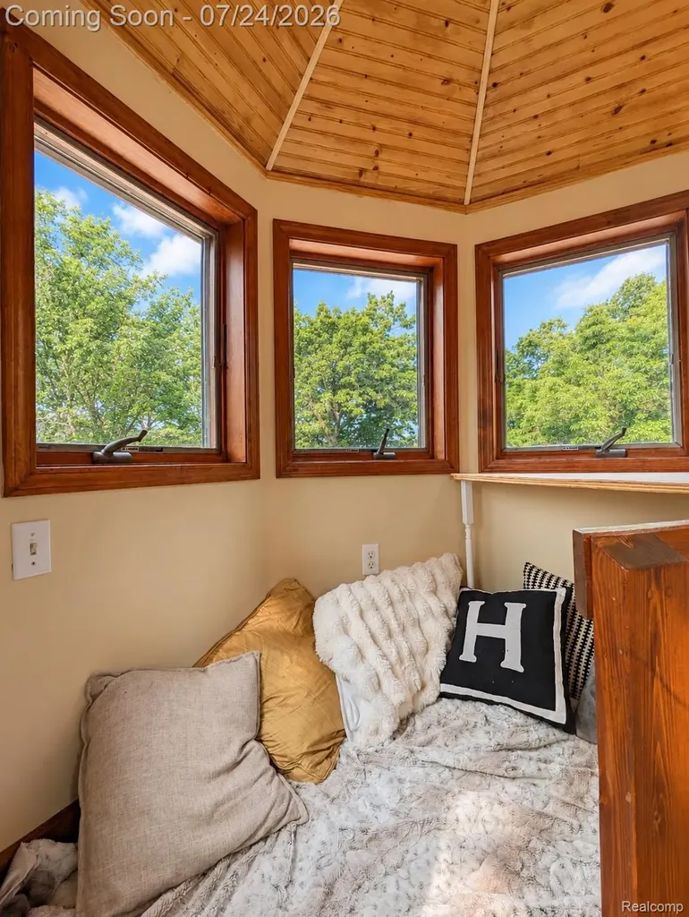 377 Ridgemont Road Addison Township MI 48370