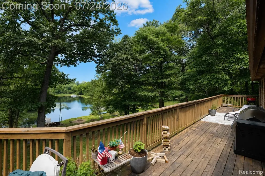377 Ridgemont Road Addison Township MI 48370