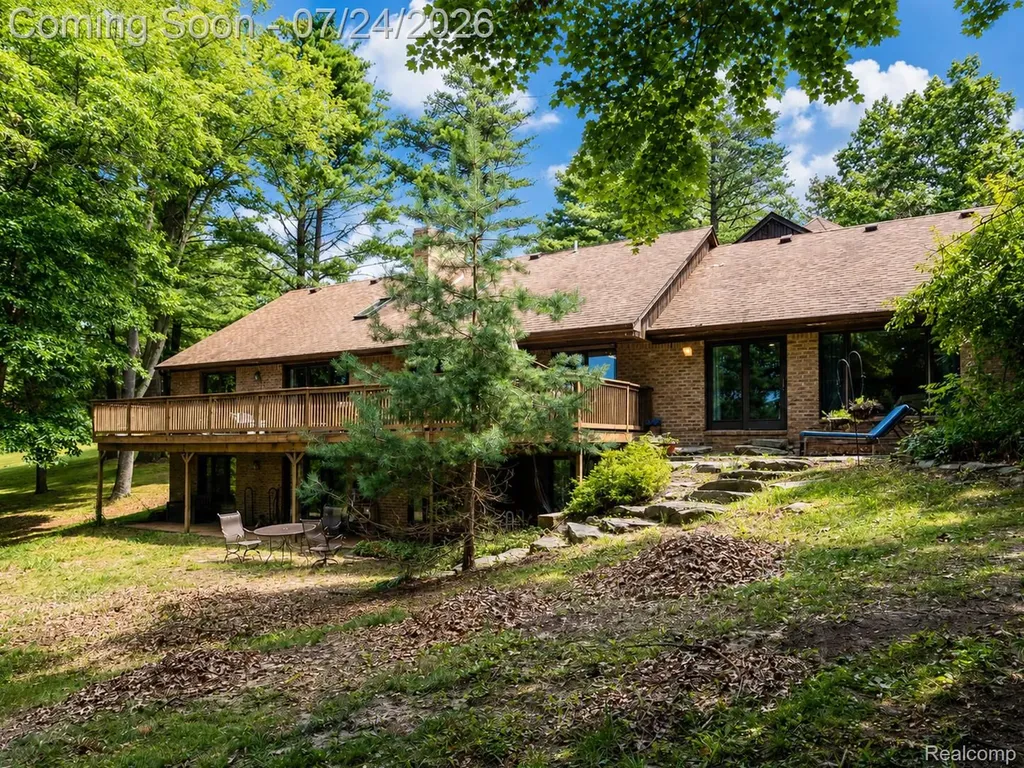 377 Ridgemont Road Addison Township MI 48370