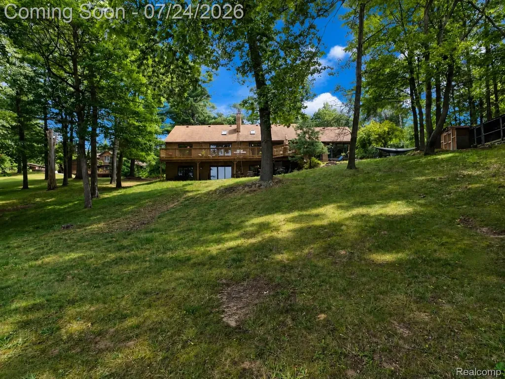 377 Ridgemont Road Addison Township MI 48370