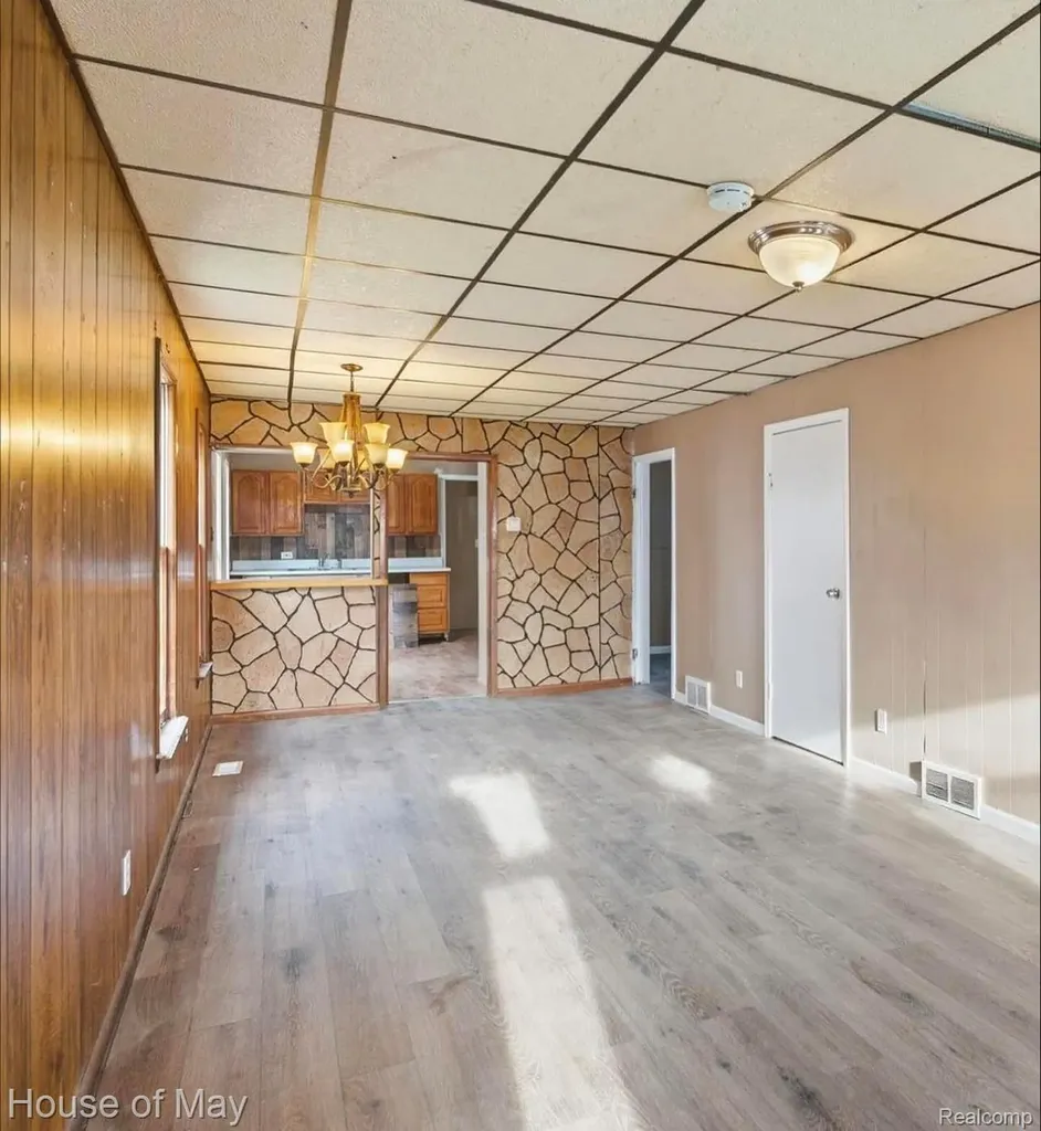 81 E Henry Street River Rouge City MI 48218