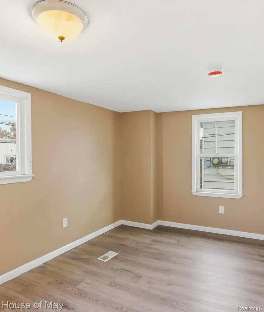 81 E Henry Street River Rouge City MI 48218