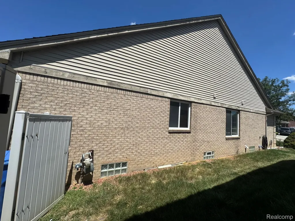 324 Cherry Lane Inkster City MI 48141