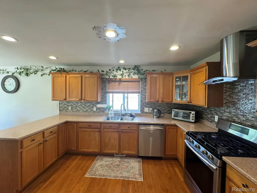 324 Cherry Lane Inkster City MI 48141